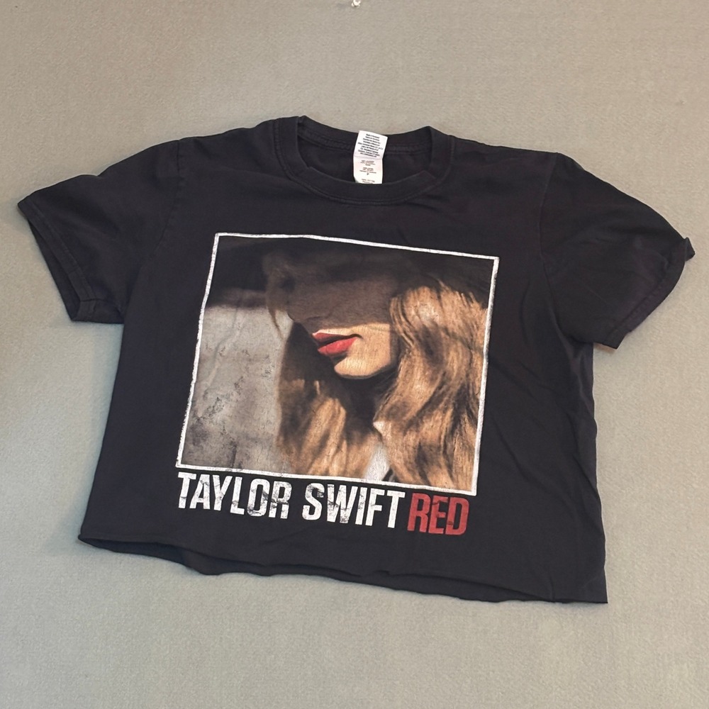 Taylor Swift Red Tour 2013 Concert T-Shirt Black Cropped S Gildan Softstyle